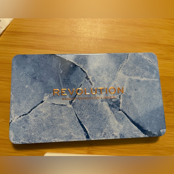 Makeup Revolution Eyeshadow Palette + elf eyeshadow brush - Picture 2 of 7